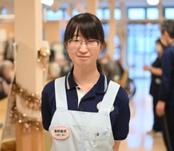 介護職員　猪狩 結衣