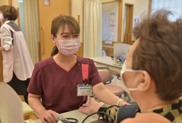 外来看護師の日常写真